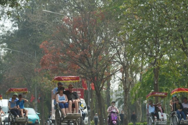 Bắc Bộ nắng ban ngày, đề phòng dông lốc cục bộ